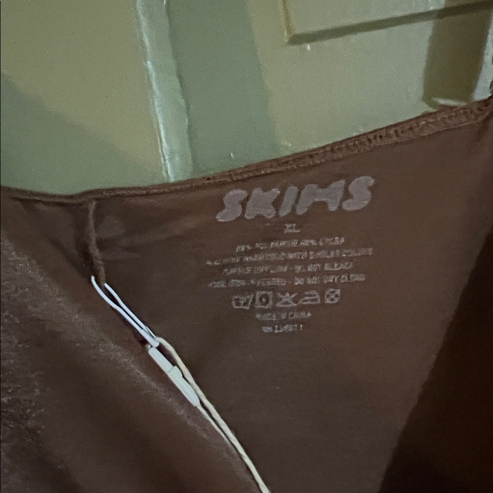 SKIMS bodysuit with snaps - Picture 3 of 6